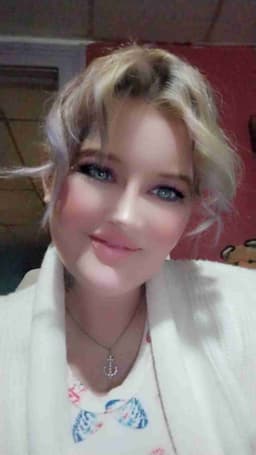 Profile picture of user: shadesofpurple23